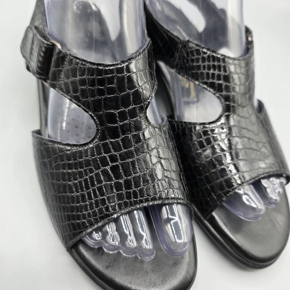 SAS Suntimer Sandals Womens 8.5 Black Patent Leather Croc Embossed Comfort Shoes